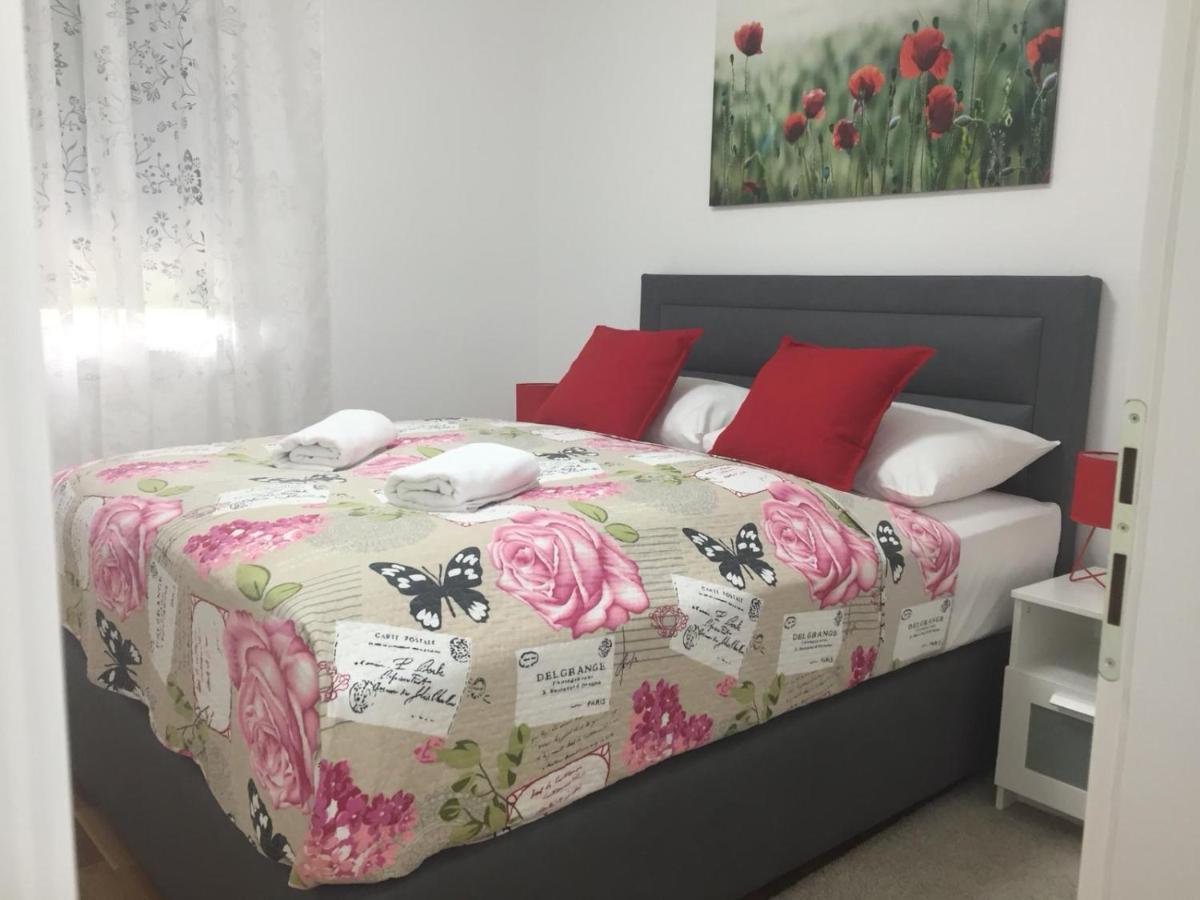 West Residence Luxury Apartment- Parking In Garage ザグレブ エクステリア 写真