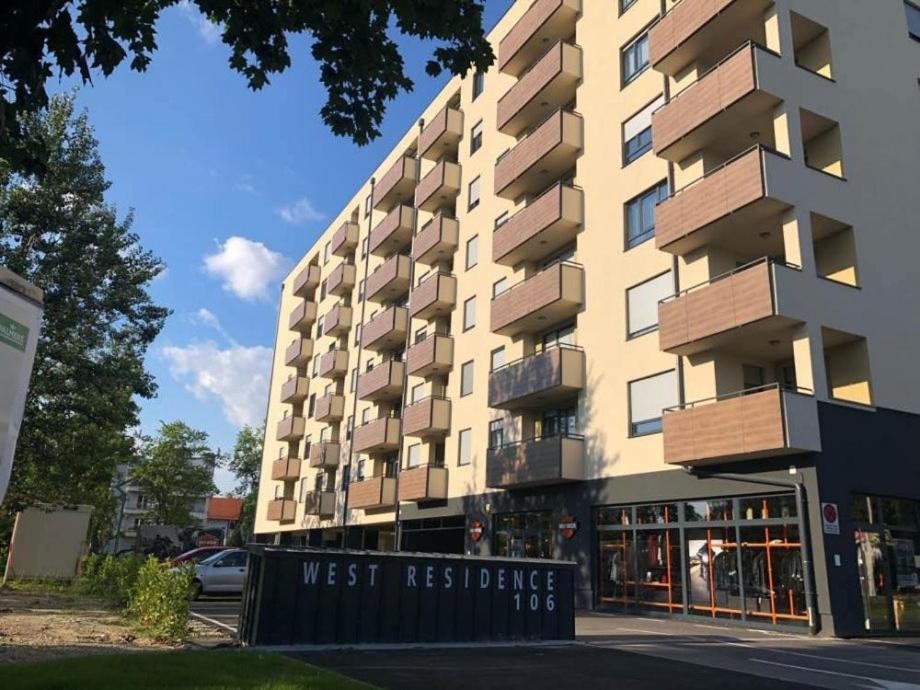 West Residence Luxury Apartment- Parking In Garage ザグレブ エクステリア 写真