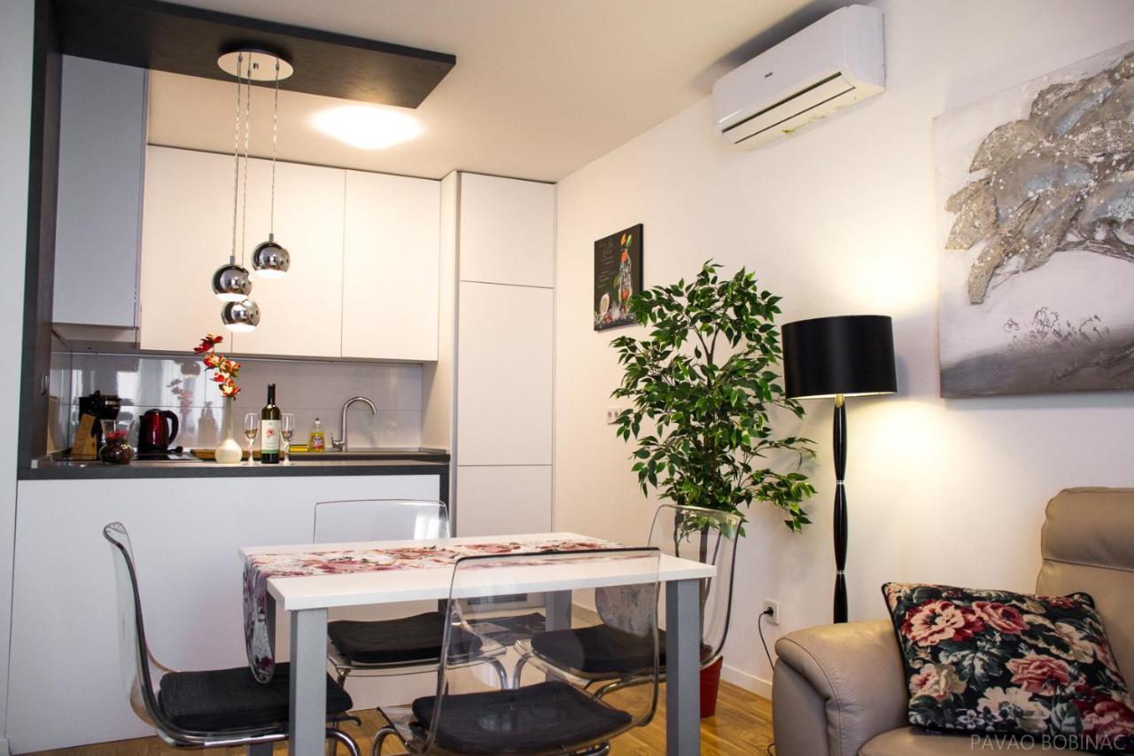 West Residence Luxury Apartment- Parking In Garage ザグレブ エクステリア 写真