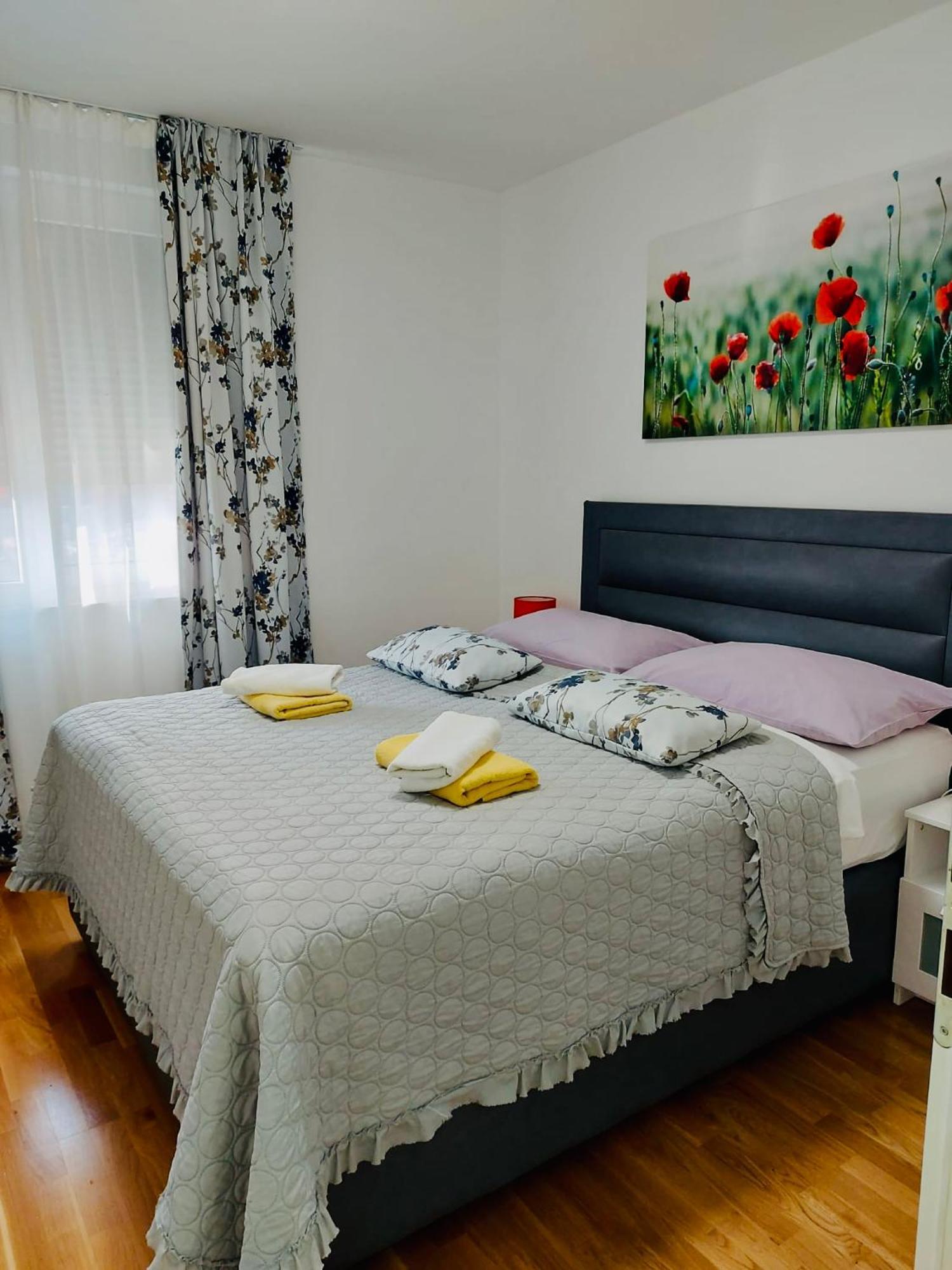West Residence Luxury Apartment- Parking In Garage ザグレブ エクステリア 写真
