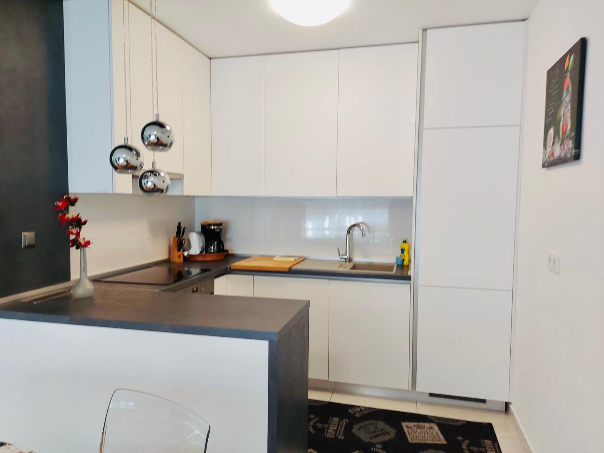 West Residence Luxury Apartment- Parking In Garage ザグレブ エクステリア 写真